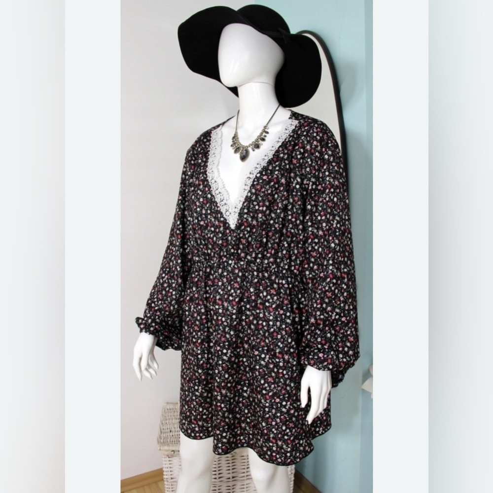 💕 2 For $10 SHEIN Floral V-Neck Mini Dress Size 4XL